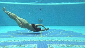 Hot big ass euro milf Sazan underwater erotics