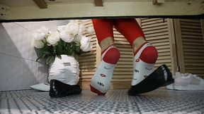 Shoeplay in red leggings AVI