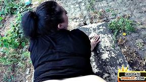 Big booty babe pussysmashed outdoors