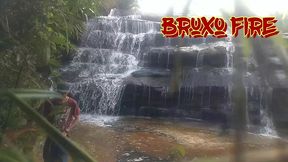 bruxo fire e bombomd4 flagrante na cachoeira!!!  sem cortes