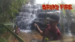 bruxo fire e bombomd4 flagrante na cachoeira!!!  sem cortes
