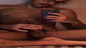 jovem de 18 anos mostrando o pau grande e grosso