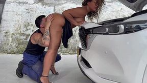 Latina MILF’s Car Fix Mesmerizes With Big Cock