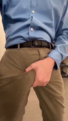 Amateur with big dick enjoys homemade bulge xxxl