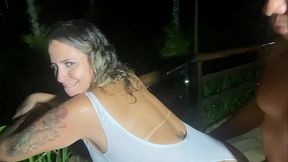 BANHO DE PISCINA TERMINOU EM UMA SURUBA DELICIOSA