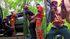 putaria entre trabalhadores fardados nas trilhas de curitiba