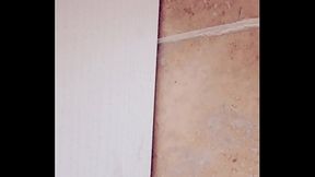 Ma colocataire de fait baiser par un mec, je les &eacute_coute a travers la porte