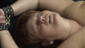 Annadevot - Dildo makes her come