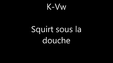Squirt sous la douche