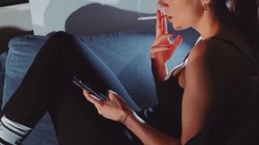 Marlboro Red 100 • Sofa Break in Leggings
