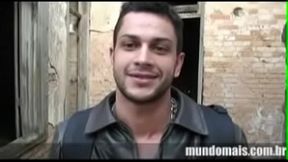 [PUBLICIDADE]  O motoqueiro Diogo est&aacute_ de volta para bater uma deliciosa punheta no Mundo Mai