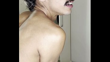 POV: Voc&ecirc_ t&aacute_ metendo sem capa na cuceta de um twink de calcinha que dar sorrindo