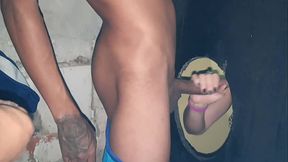 Glory hole duas amigas competem em quem chupa mais paus e quem toma mais leite . Fada Mel  - Paty Bumbum -  Brinquedo Ator  - Wallif Santos - Casal De Primos