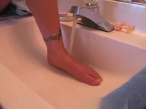 Nikki Grinds - Nikki Footrub