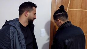 sapatao nao tinha meus dolares deu a buceta pra pagar a divida sentou gostoso na minha pica sentou com gostoso