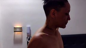 sapatao nao tinha meus dolares deu a buceta pra pagar a divida sentou gostoso na minha pica sentou com gostoso