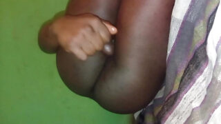 Fekete apa és mostohatestvér nagy faszokkal, dupla behatolással és ököllel tátongó seggekkel kemény családi kötözésben