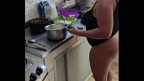 Angela Barrocas fazendo almo&ccedil_o desse doming&atilde_o para homens dela