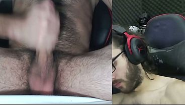 Miren esa cara de placer, Gay Argentino masturbandose y eyaculando gran carga