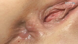 Amatør stram fitte MILF Jamie Tyler knuller egen rumpe