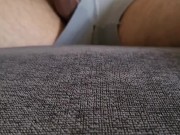 Tocando en el sillon