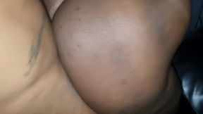 peguei a striper na festa de swing e a camisinha estourou