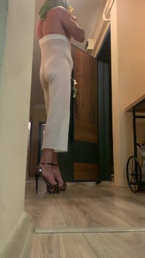 Must-share moment from "I greeted the pizza boy without a bra"