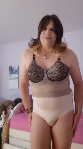 Stepmom Vicki wants you!