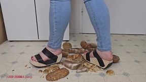 Mila in Trippen - Crunchy buns (P03)