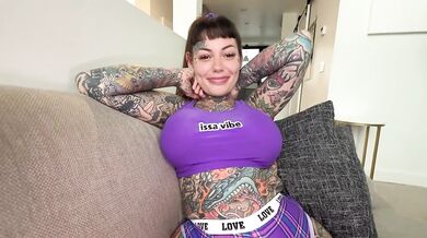 Tattooed MILF begs for raw breeding creampie with big ass
