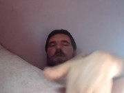 je me met des doigts dans le cul et me branle