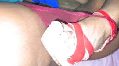 Ebony slut with gloves masturbates until she squirts a big load!