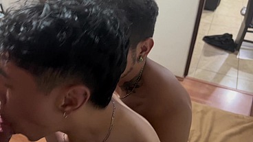 Tiktoker se deja preñar y batir su culo de semen