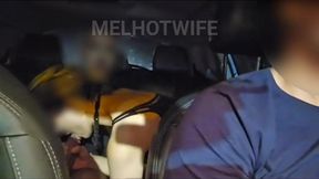 video completo do dia que alem de ficar de motorista enquanto eu chupava o amigo, o marido teve que emprestar a camisinha pro macho poder me comer gostoso no carro