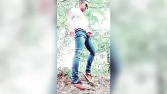 Twink exhibitionist jerks off and shoots a load while cruising outdoors in Berlin
