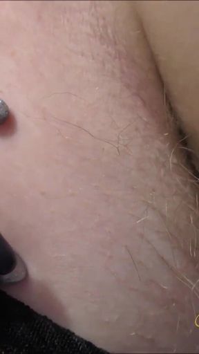 Lick my sweaty sukkubus pits