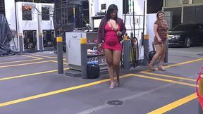 peladas no posto de gasolina frentista nao aguentou e meteu a rola na putinha