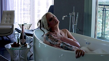 Stormy Daniels sucks me off in the bath