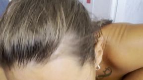 Amateur couple gives the best blowjob after gym session