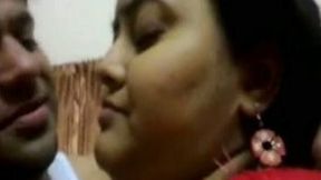Indian bitch in traditional dress wanna flash her ugly tits with big nipples