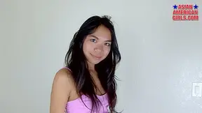 Sloane Pung muestra su lado travieso en un sensual show solitario