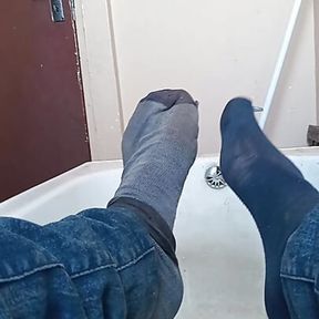 Dirty socks in the bathtub (sockfetish)