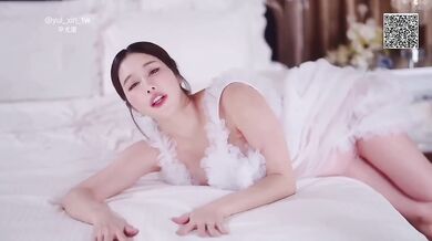 9 months pregnant takes a thick load in her mouth raw and dripping