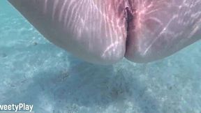 Hot milf gets her tight cunt flooded with thick cum while fucked hard underwater