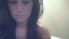 Buxom Latina webcam chick gives a perfect view of her juggs and booty