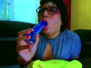 tgirl mamando como loca con arcadas.