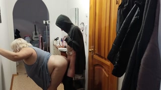 Courier fucked mother-in-law in mouth and pussy doggy style