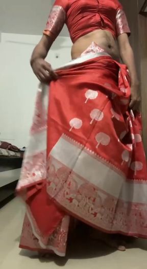 Wear red saree in ghaghra style