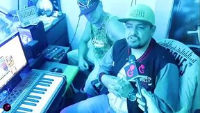 De cantar en los buses a creador de master , compositor y cantante.