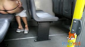 exhibiendome y masturbandome en el bus